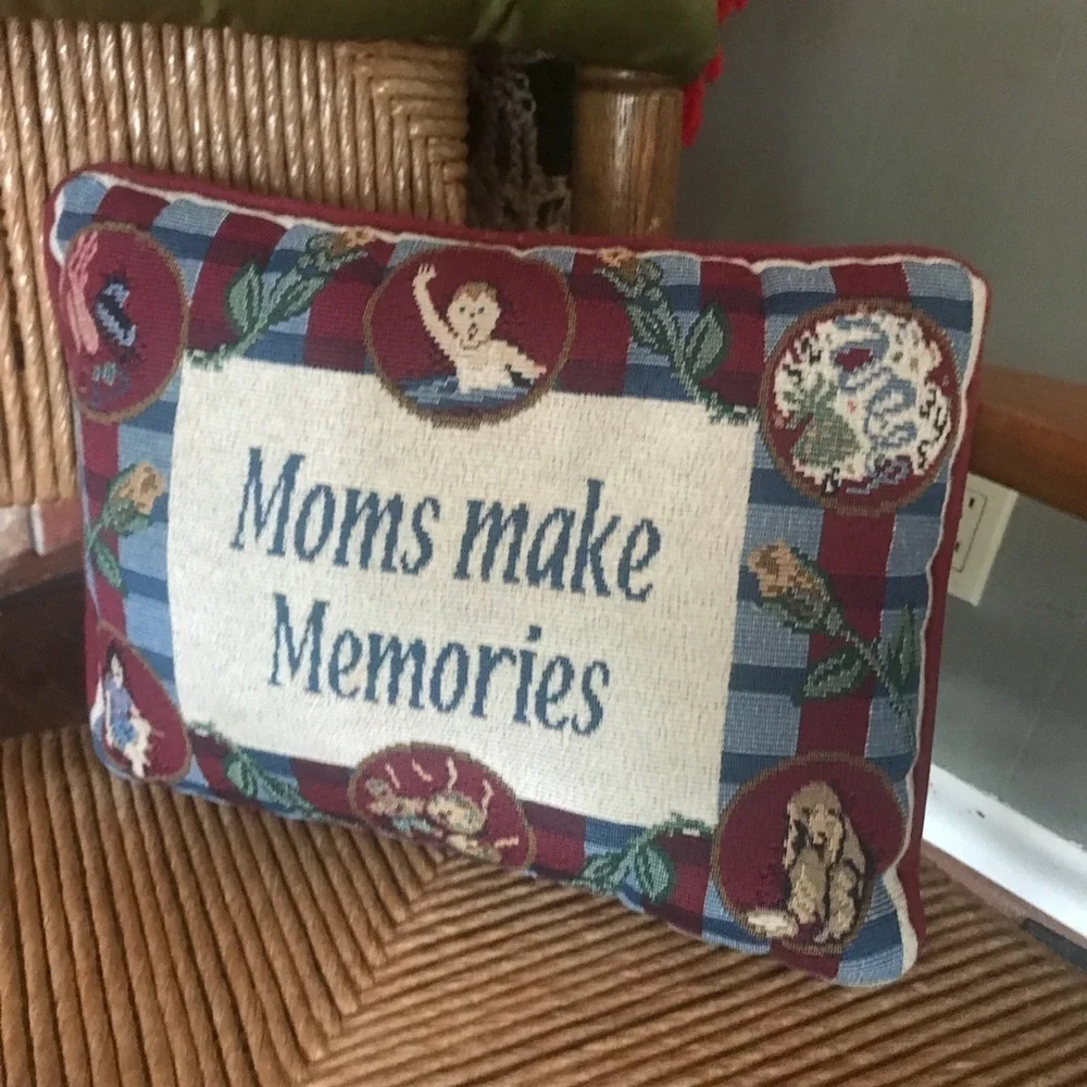 Rare Vintage Moms Make Memories Decoration Pillow